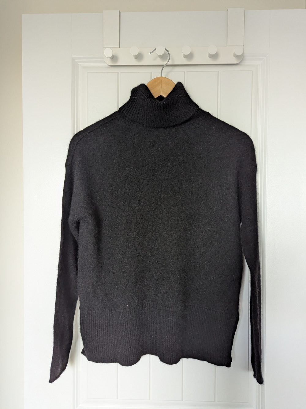 Black Cashmere Turtleneck Medium